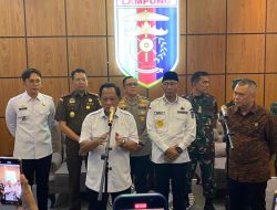 Mendagri Janjikan Perbaiki Ruas Jalan Rusak Di Lampung Dengan Cepat