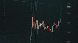 IHSG Melemah Tipis 0,06 Persen di Sesi Pertama, Sempat Sentuh 8.000 saat Pidato Prabowo dengan MPR